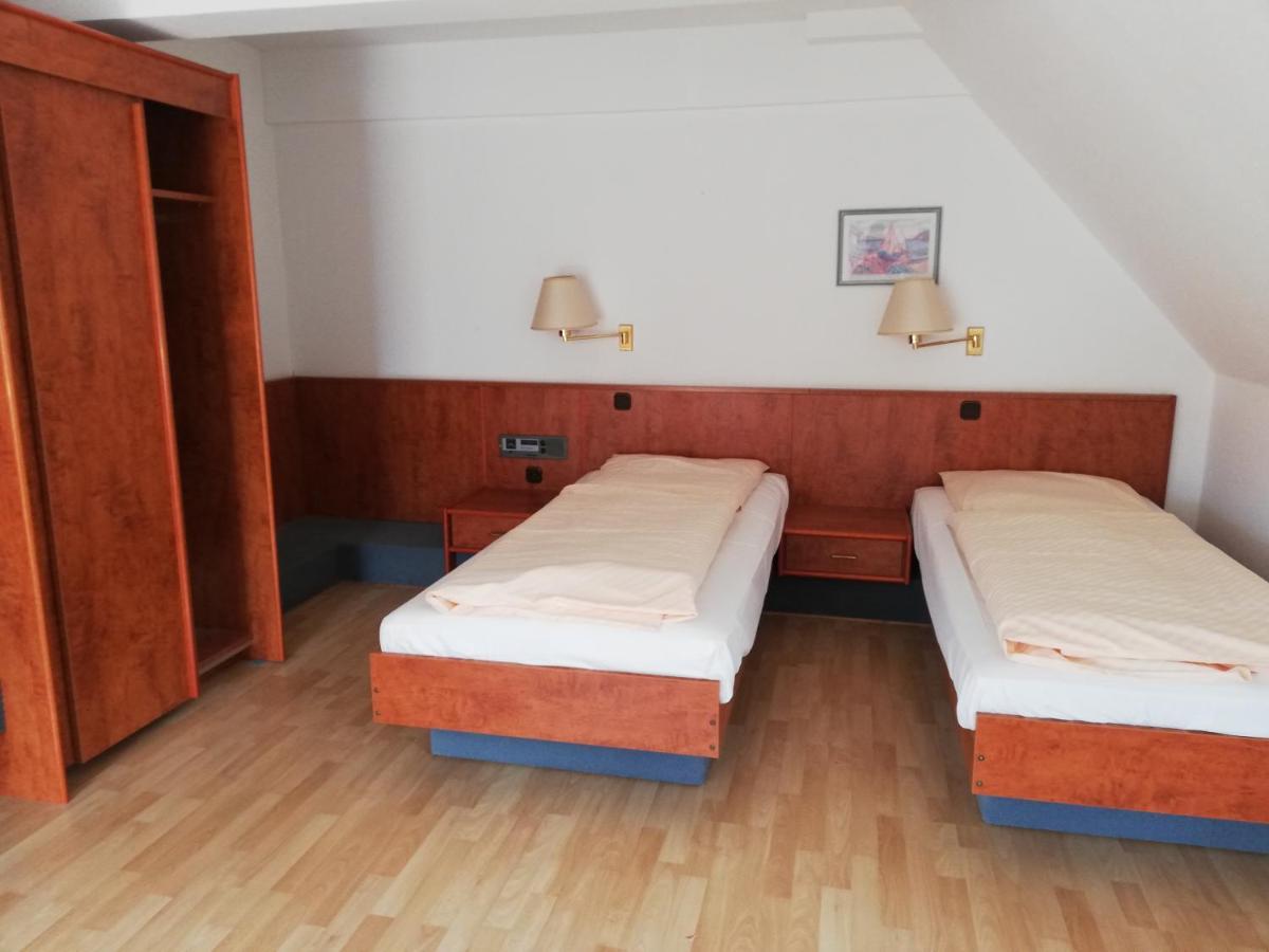 Hotel Dorfschaenke Büdelsdorf Buitenkant foto